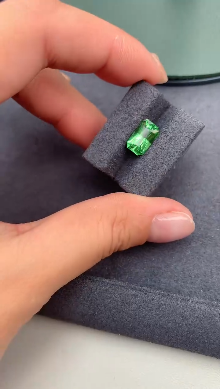 【闪购商品】石榴石（沙弗莱）裸石未镶嵌3.1ct沙弗莱