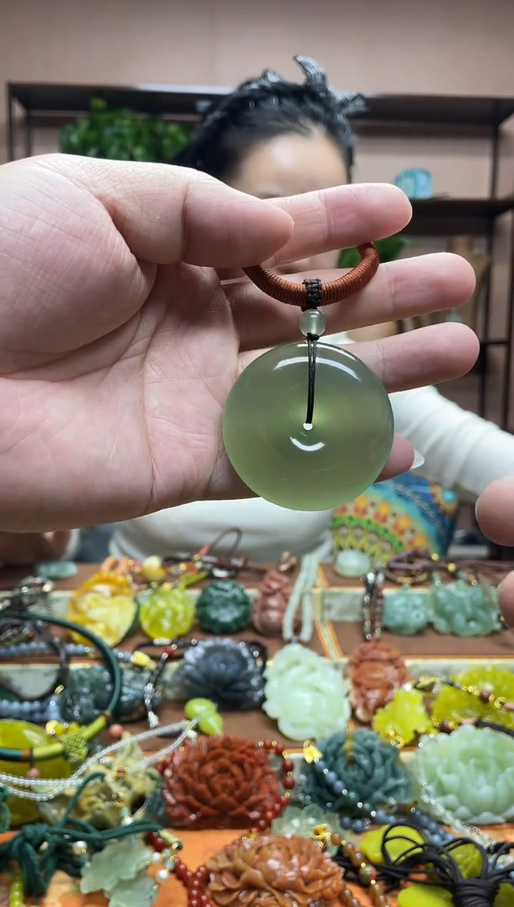 未镶嵌岫玉吊坠多样性发货发其中之一