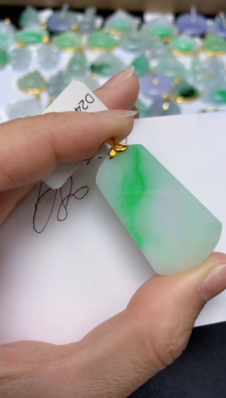 【闪购商品】翡翠18K金镶嵌颈饰 天然翡翠A货