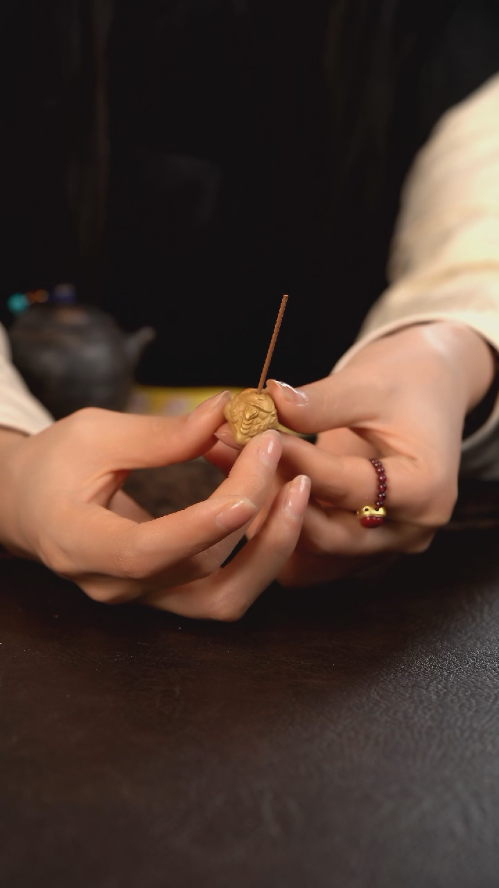 【闪购商品】杯云霞珍藏描金金蟾香插