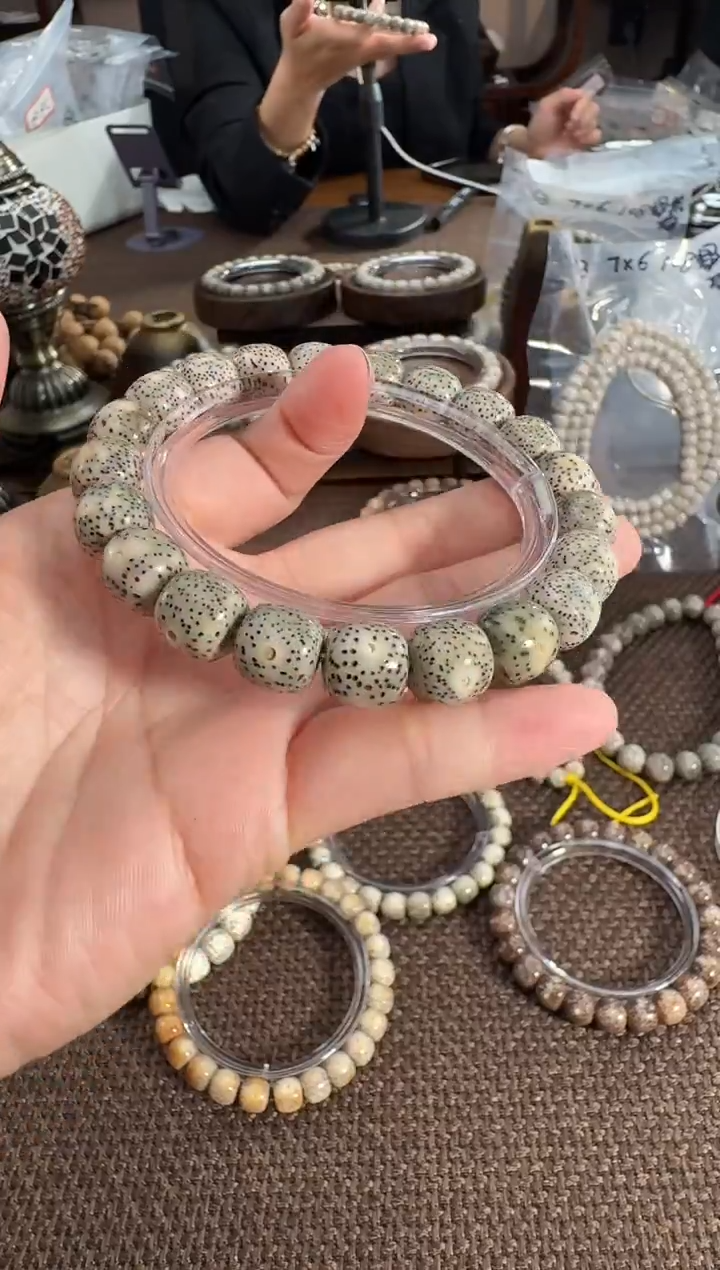 吊坠星月菩提灰绿冰（11*10）2084