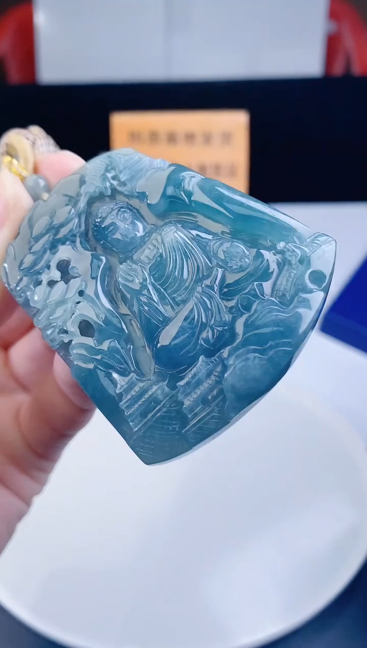 颈饰未镶嵌翡翠  