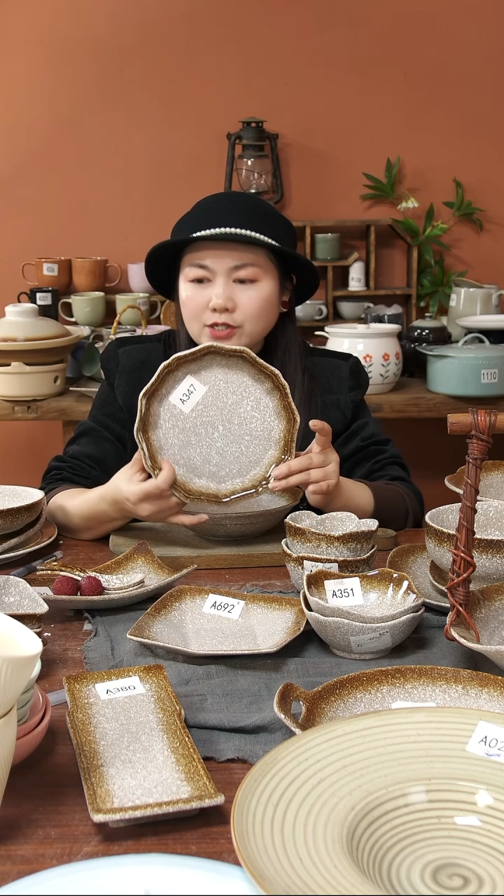 陶瓷A347 一只陶瓷粗陶花边盘可能微瑕20*3