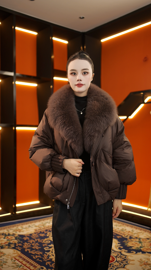 2025新款鸭绒大毛领短款时尚百搭羽绒服