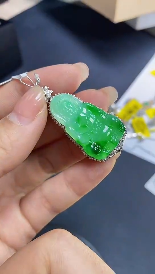 【闪购商品】翡翠颈饰18K金镶嵌18k金吊坠