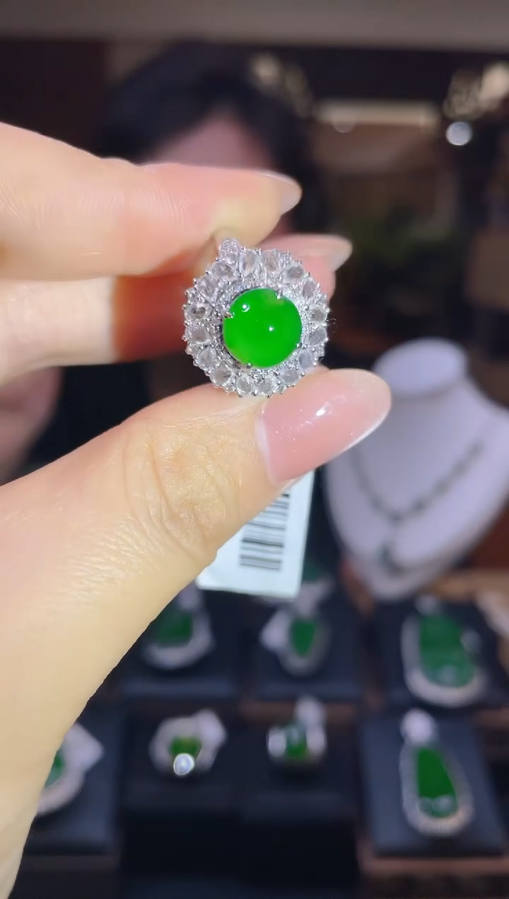 【闪购商品】翡翠吊坠(不含链)18K金镶嵌多样性发其一