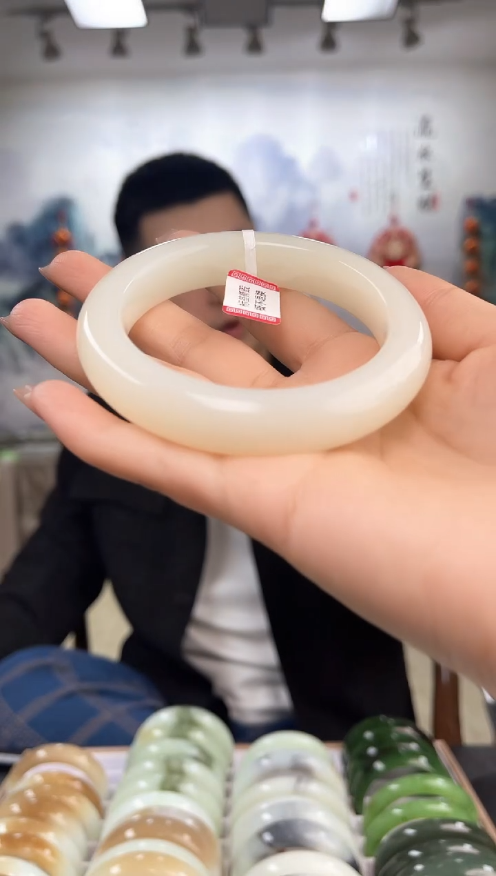 【闪购商品】和田玉手镯未镶嵌60圈口仅一只