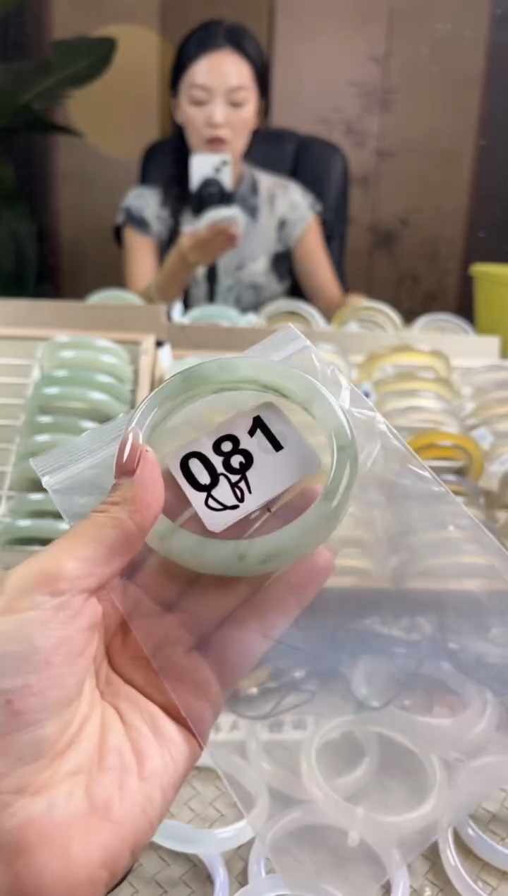 手镯玛瑙/玉髓未镶嵌天山翠默认微抠081