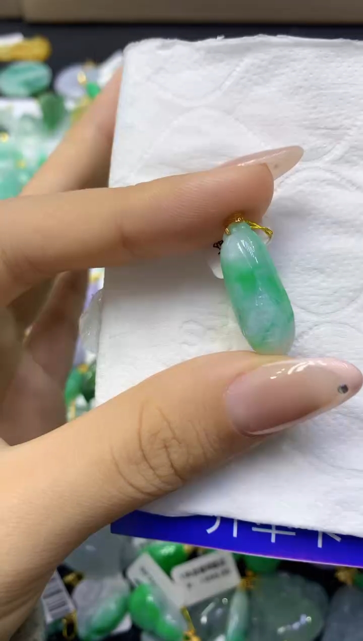 颈饰18K金镶嵌翡翠天然缅甸翡翠A货