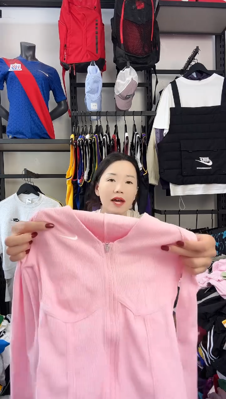 692  ·编码 瑕疵款以直播间过款为准 尺码·155 S
