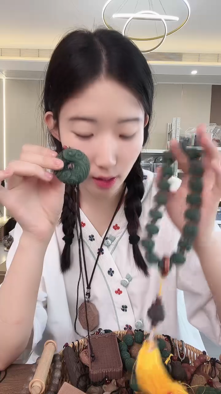 梦灵香方龙纹手持一个