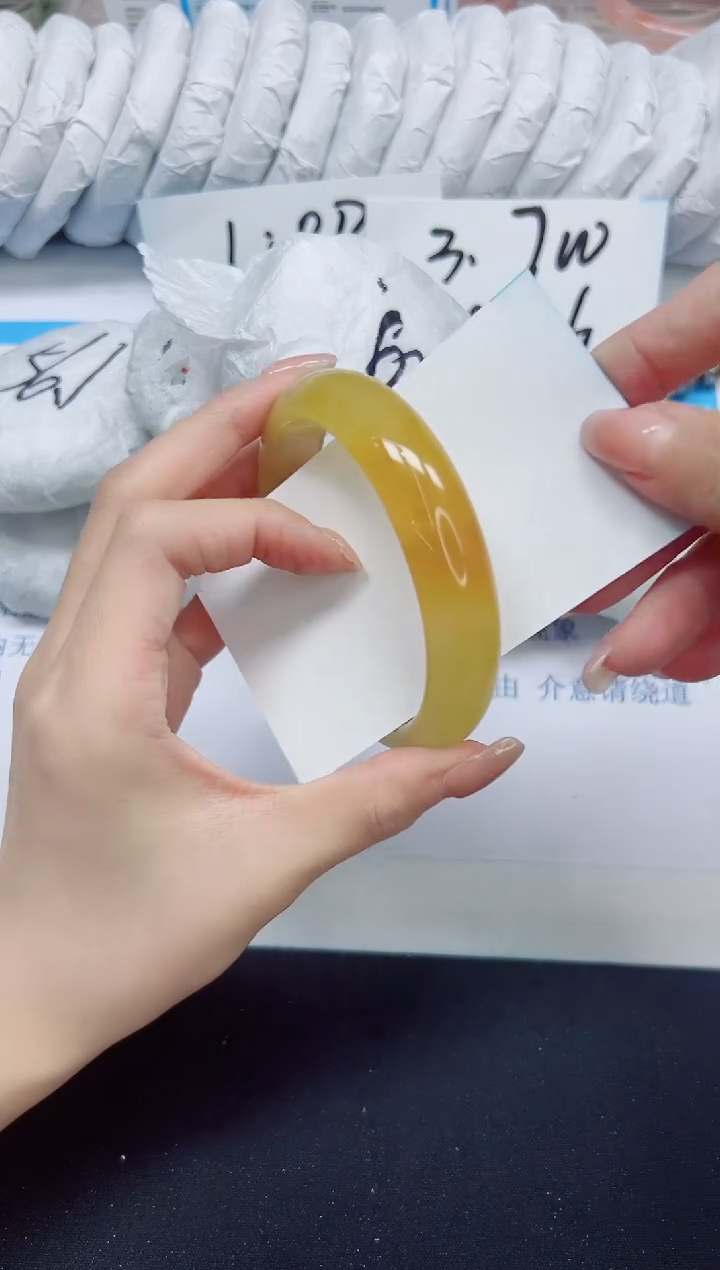 石英质玉手镯未镶嵌282/60