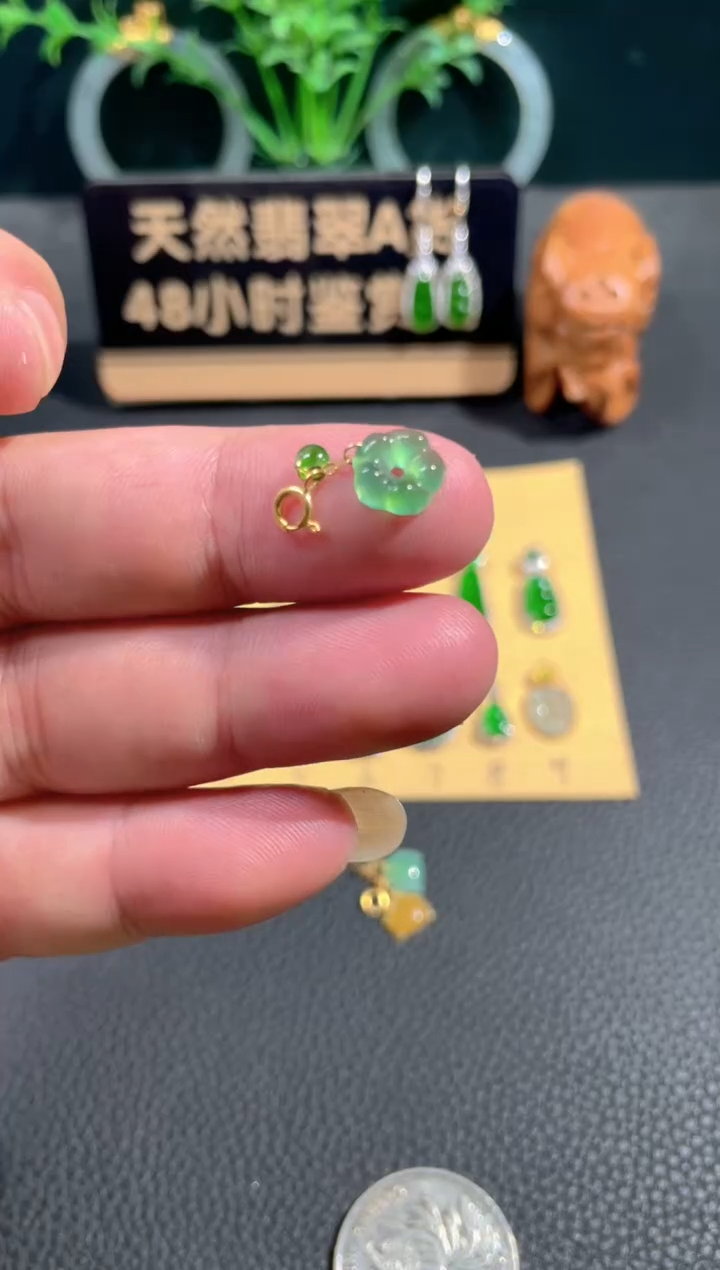 颈饰18K金镶嵌翡翠翡翠