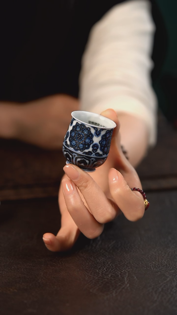 【闪购商品】杯洪印慕明蓝地宝相花小玉兰杯