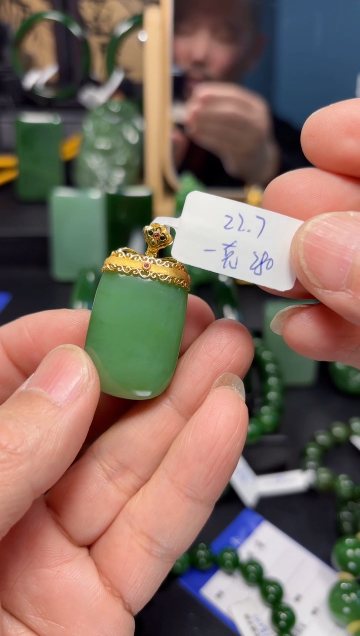 【闪购商品】和田玉（碧玉）吊坠(赠链)18K金镶嵌1