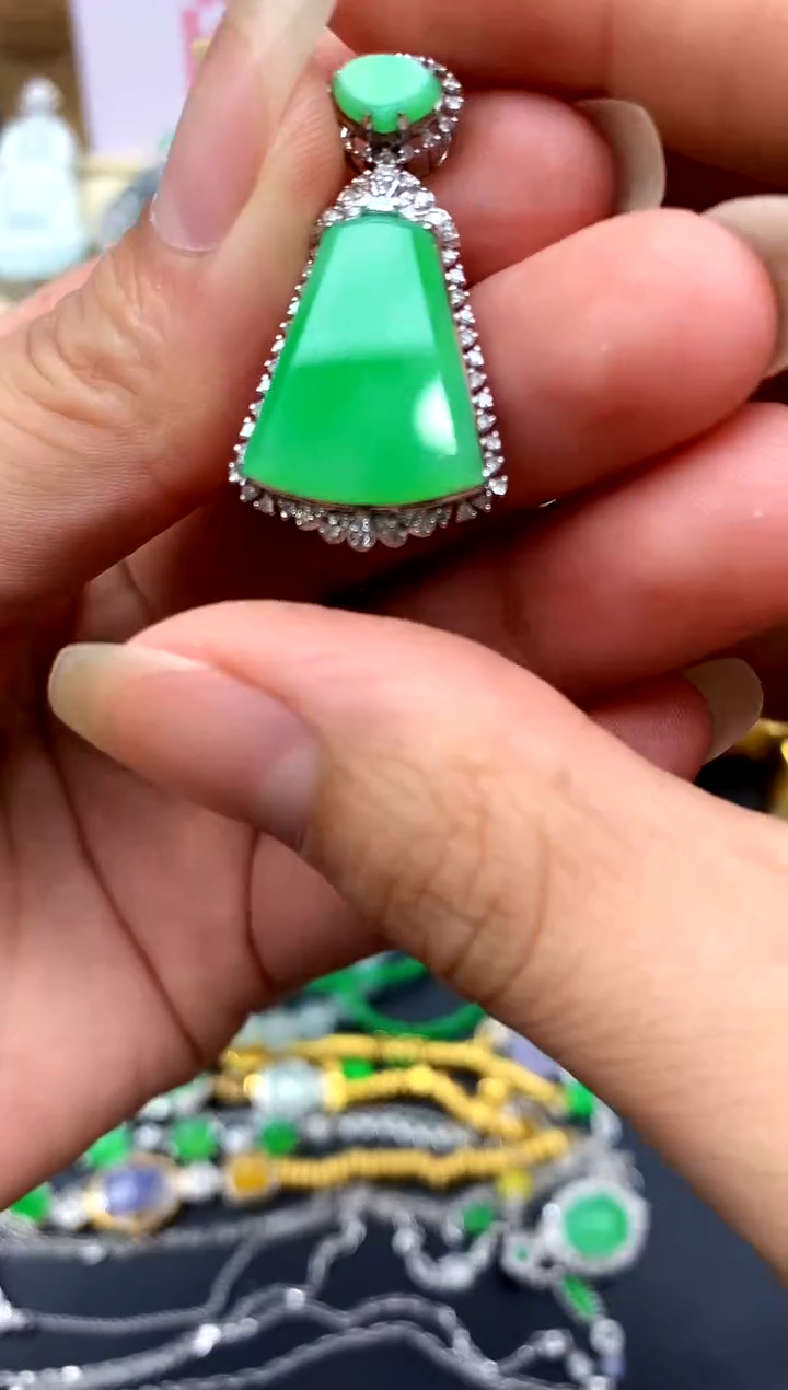 翡翠18K金镶嵌颈饰322-中国好珍宝