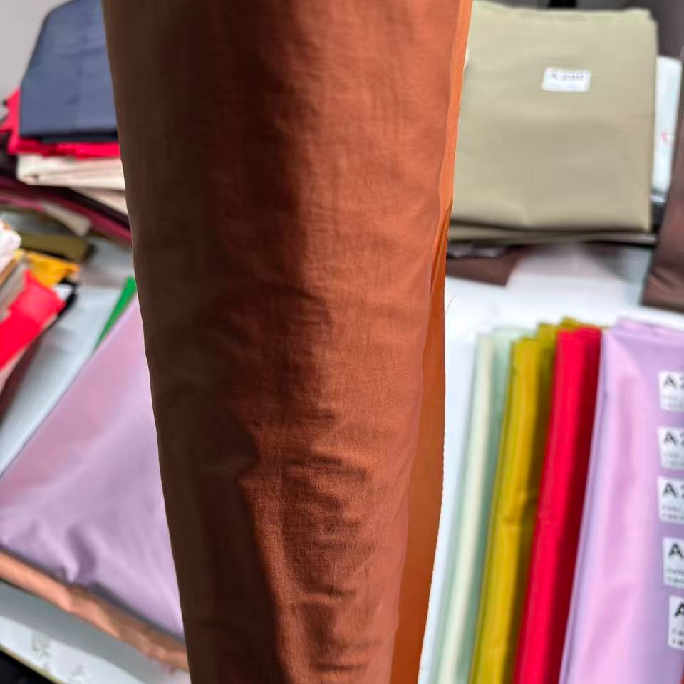 M096焦糖色 空气皱薄款羽绒服面料