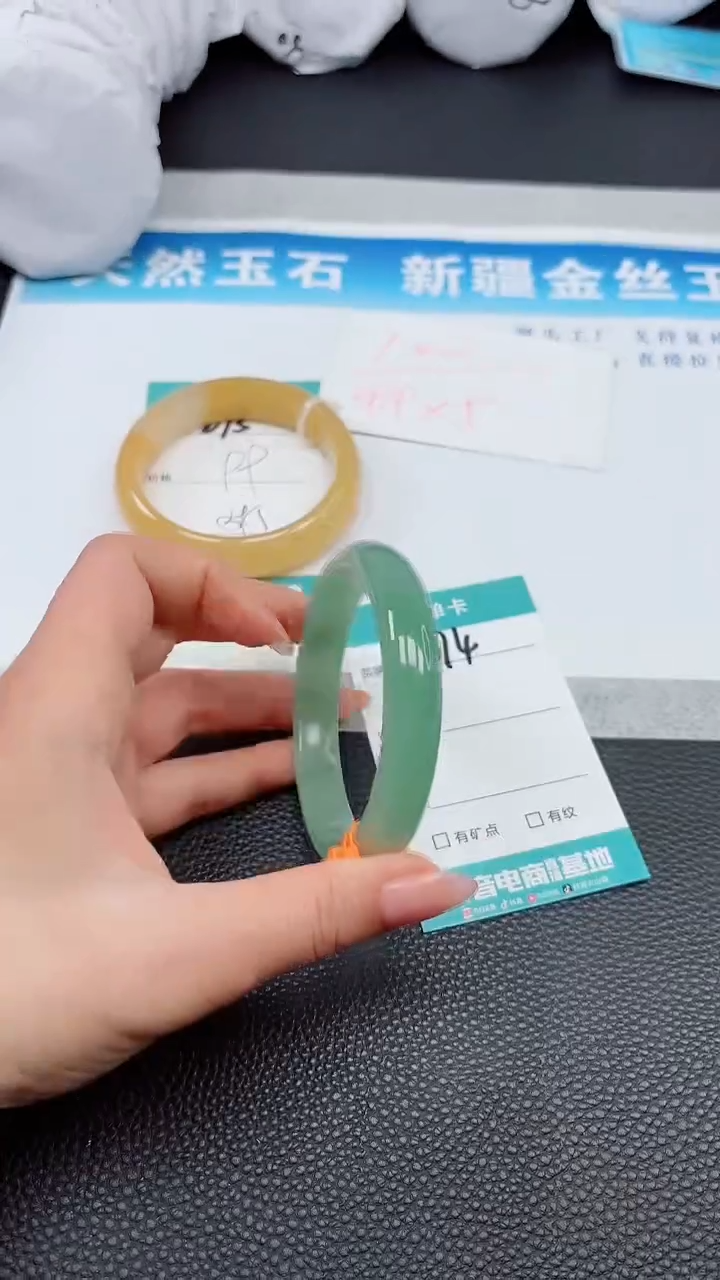 【闪购商品】石英质玉手镯未镶嵌A274