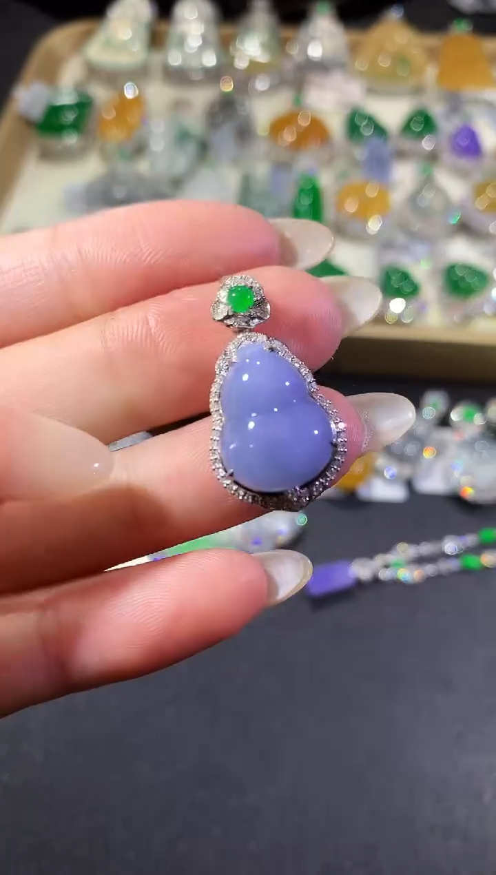 【闪购商品】翡翠吊坠(不含链)18K金镶嵌75-葫芦