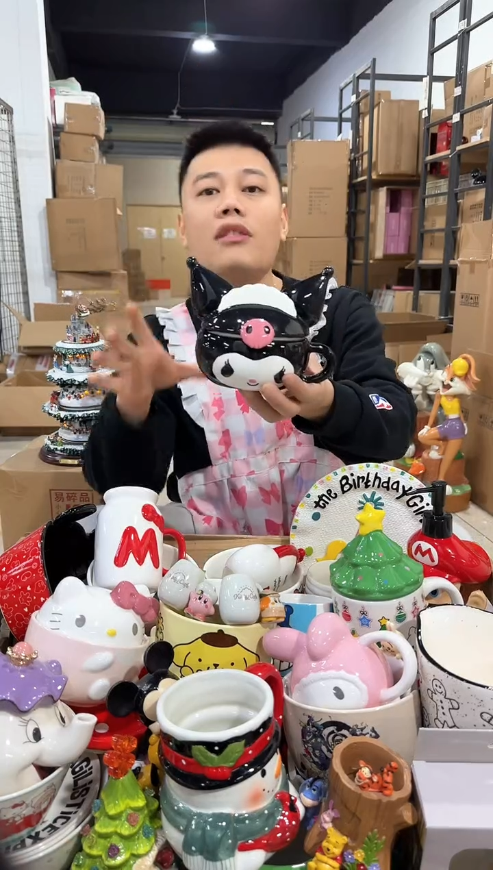 瓷片库洛米女仆带盖杯