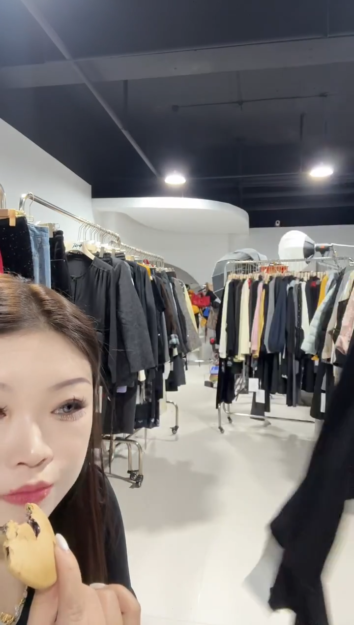 410-黑色上衣·········