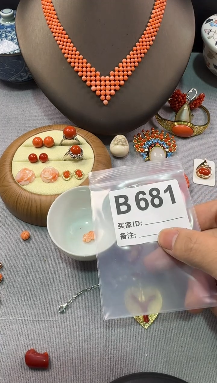 陶用****3默认微瑕，看好出手