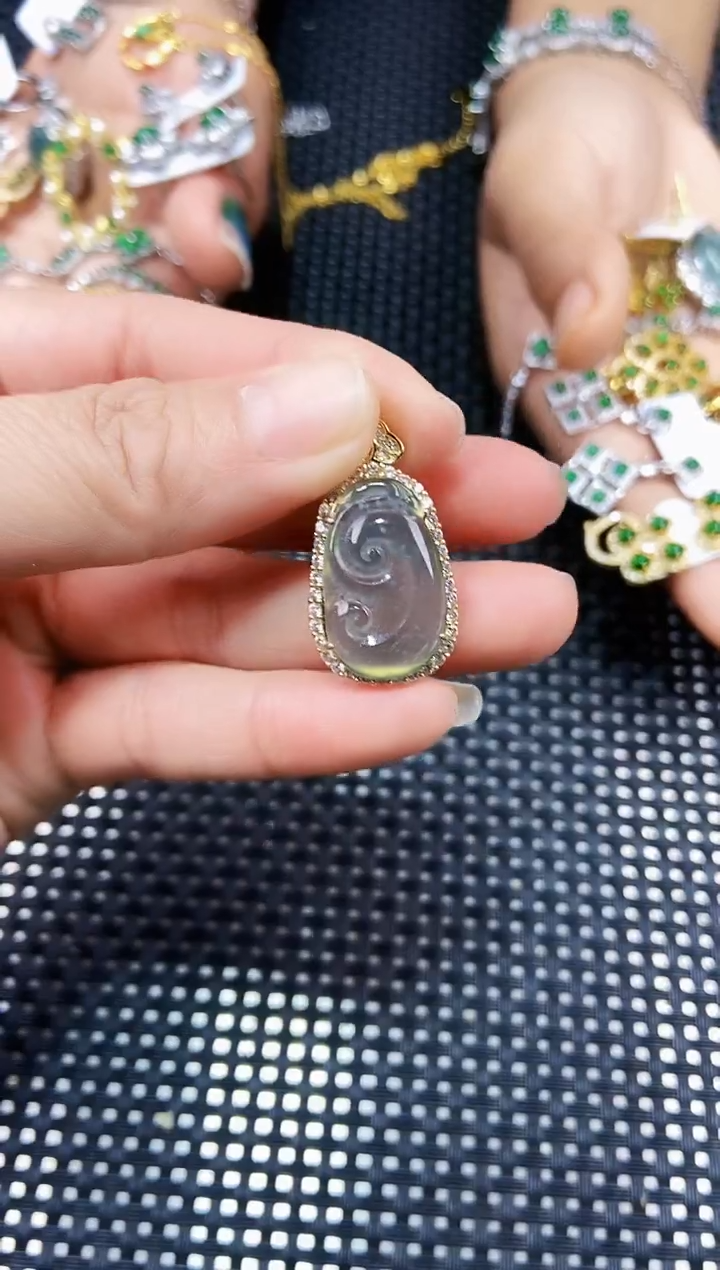 【闪购商品】翡翠颈饰未镶嵌11111111