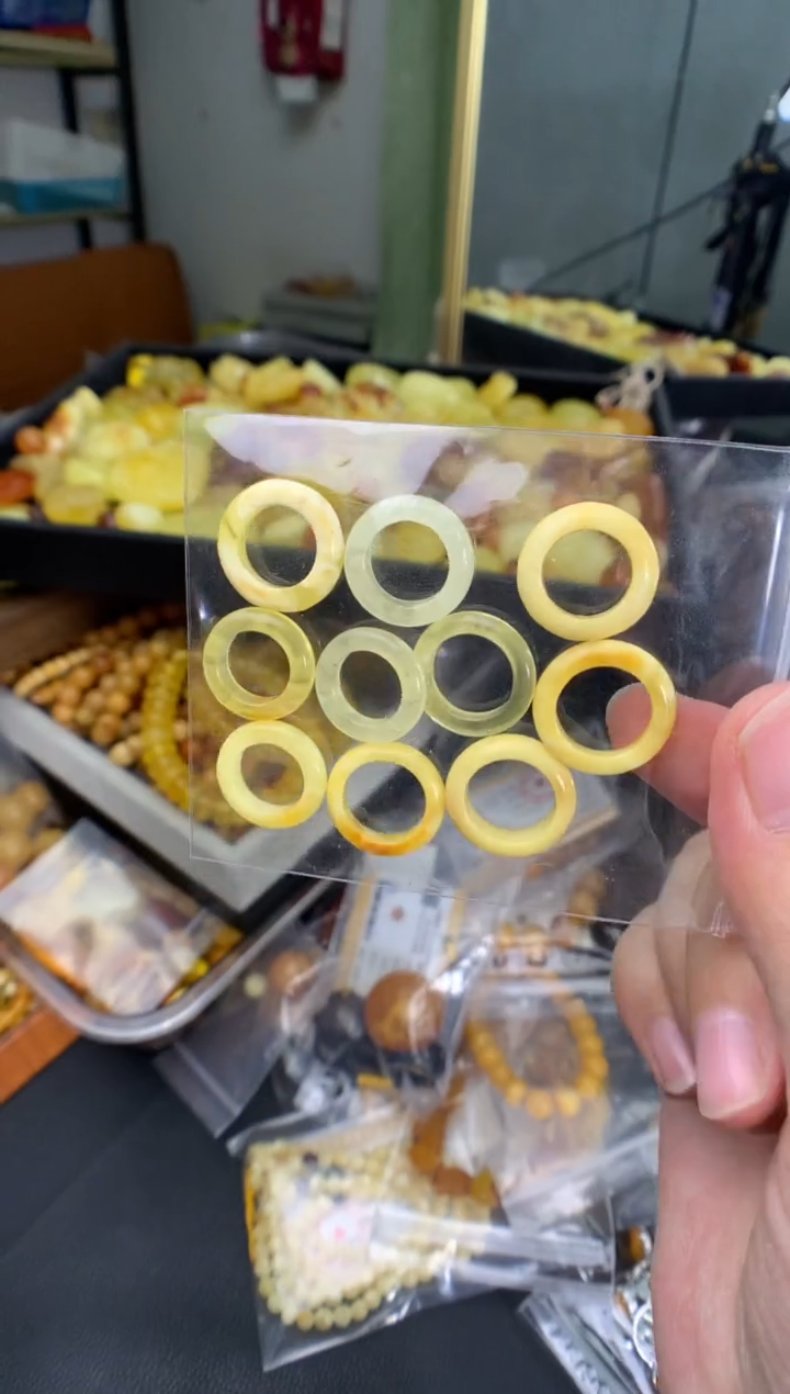 蜜蜡未镶嵌珠宝奇石多样性发一件