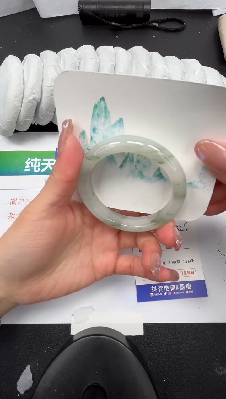 【闪购商品】石英质玉手镯未镶嵌49-52.5