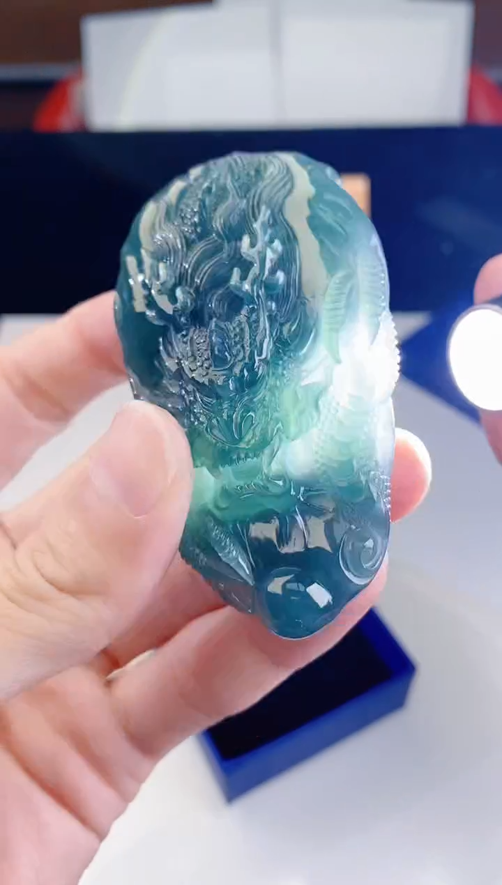 颈饰未镶嵌翡翠  