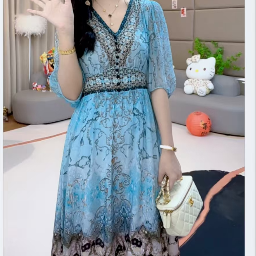 《马洛克女王真丝》“蓝色定位花”时尚V领女装真丝连衣裙 90293