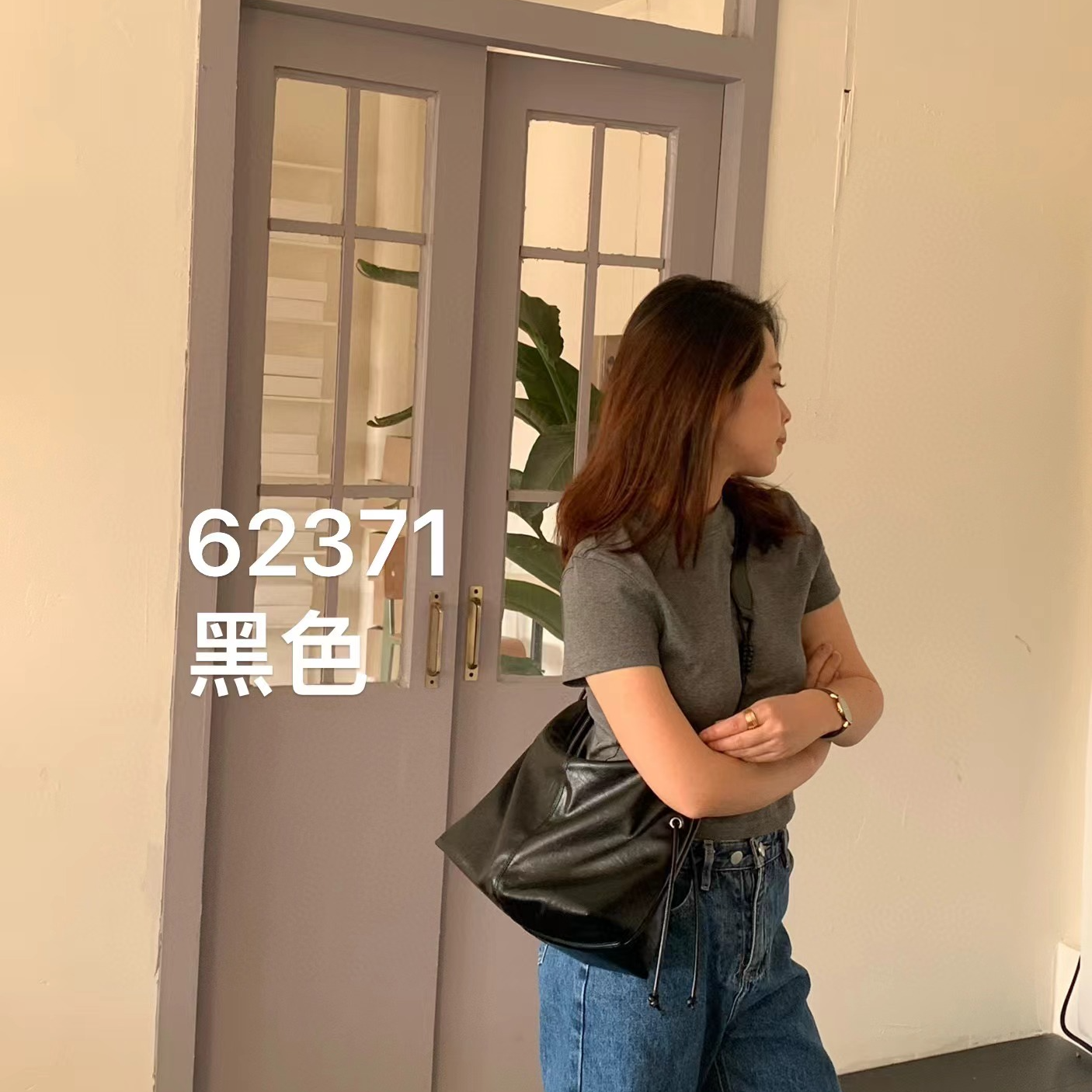 【芝麻集】SK-62371-黑色RAIN.CUN简约百搭腋下斜跨轻奢女包