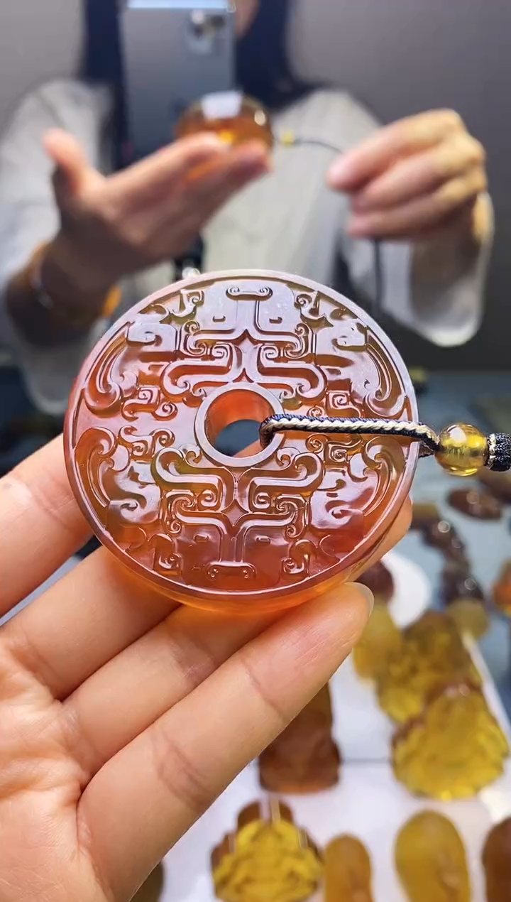 【闪购商品】琥珀吊坠(赠链)未镶嵌HP96-60（夔牛）