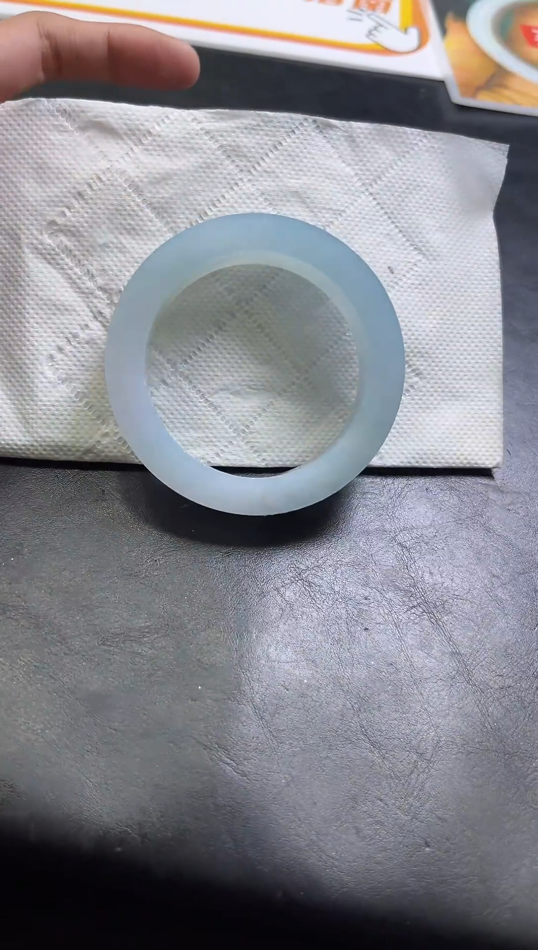 定制翡翠定制手镯未镶嵌有**吃定制手镯 多样性发其一