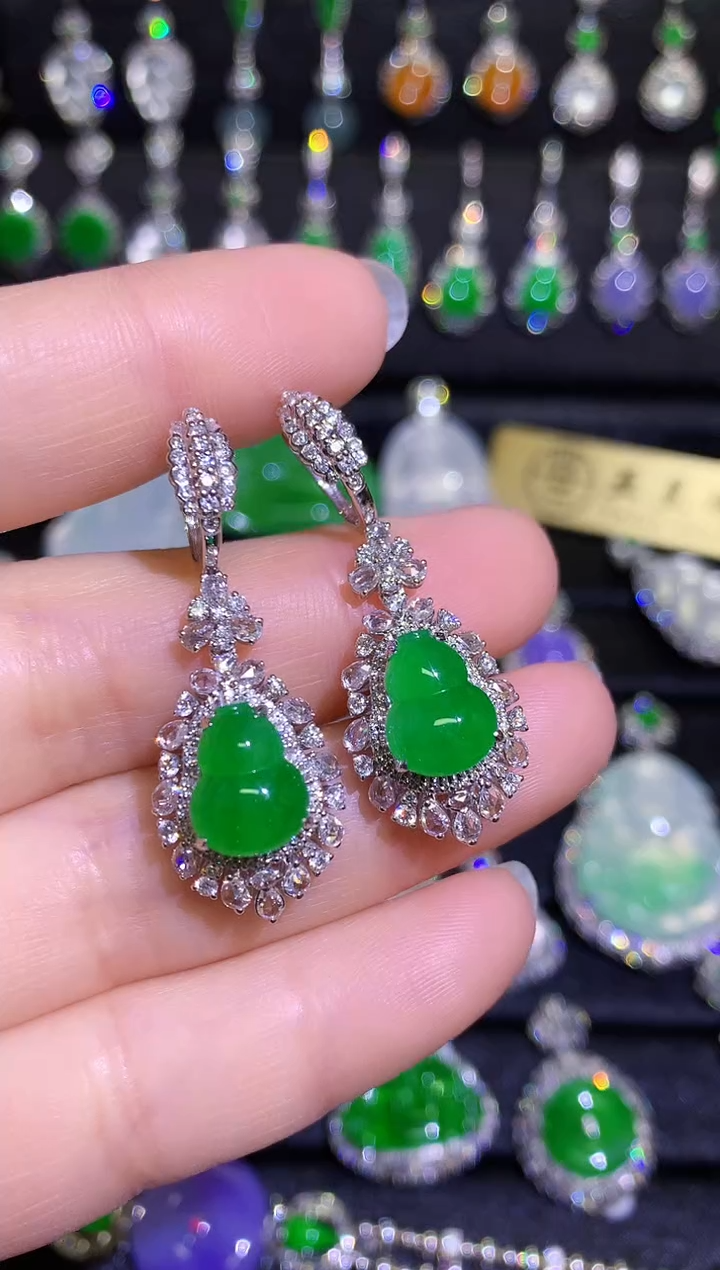 【闪购商品】翡翠耳饰18K金镶嵌高冰满绿葫芦耳坠