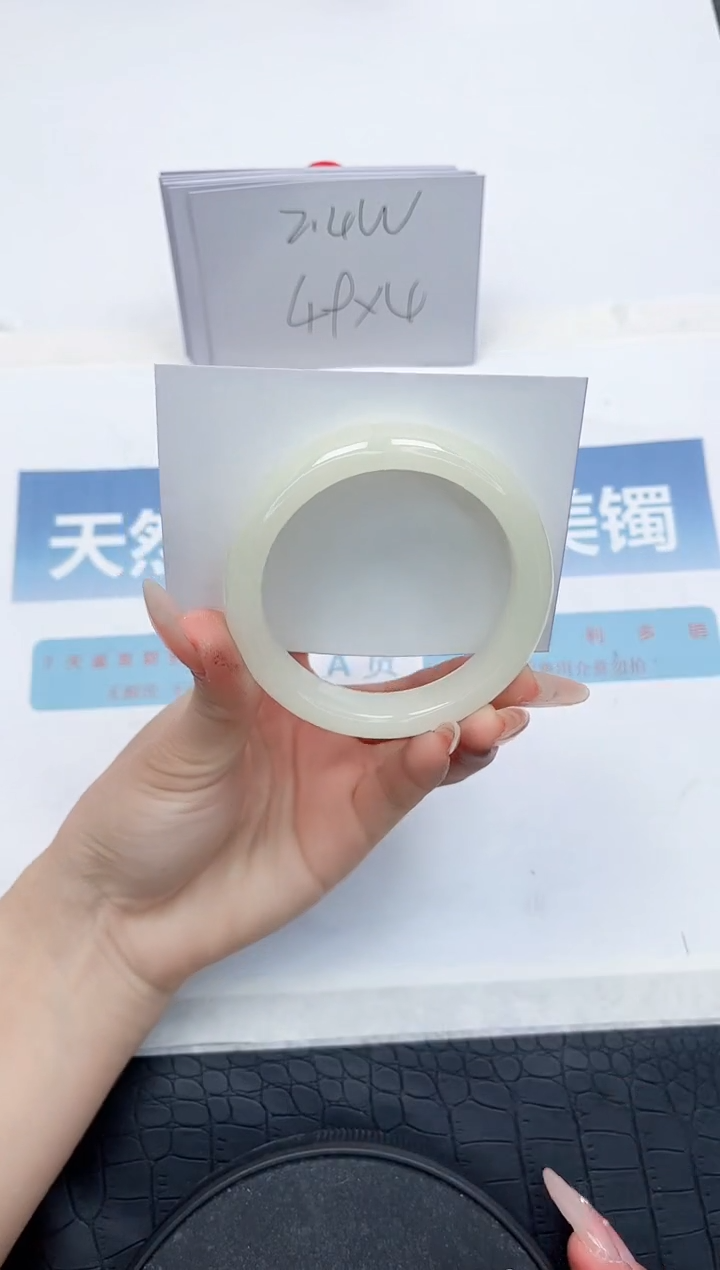 【闪购商品】石英质玉手镯未镶嵌N423-55