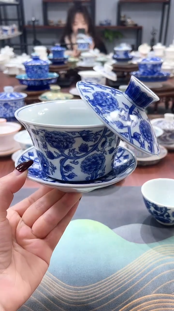 【闪购商品】320釉下彩缠枝莲盖碗