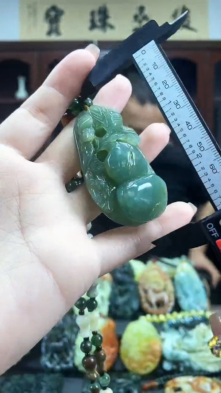 【闪购商品】蛇纹石玉吊坠未镶嵌·