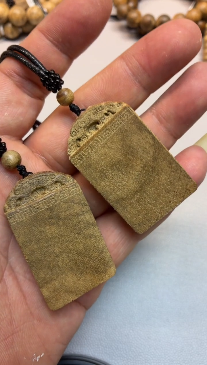 沉香吊坠 菩萨棋吊坠牌子多样性发其一