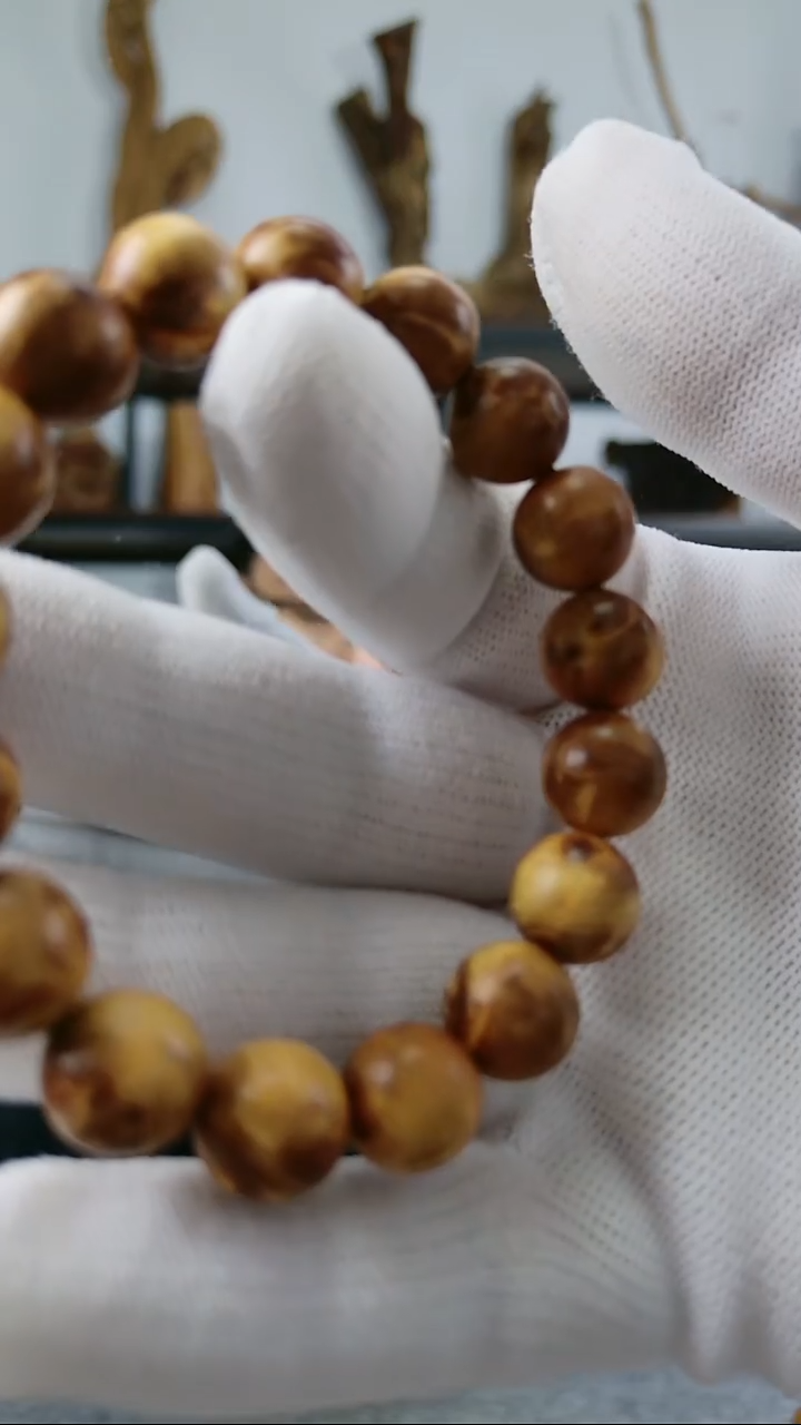 崖柏1.2多瘤疤带龙胆闪手串