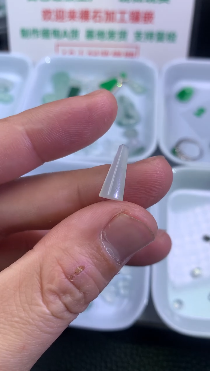 【闪购商品】翡翠颈饰未镶嵌无事柱