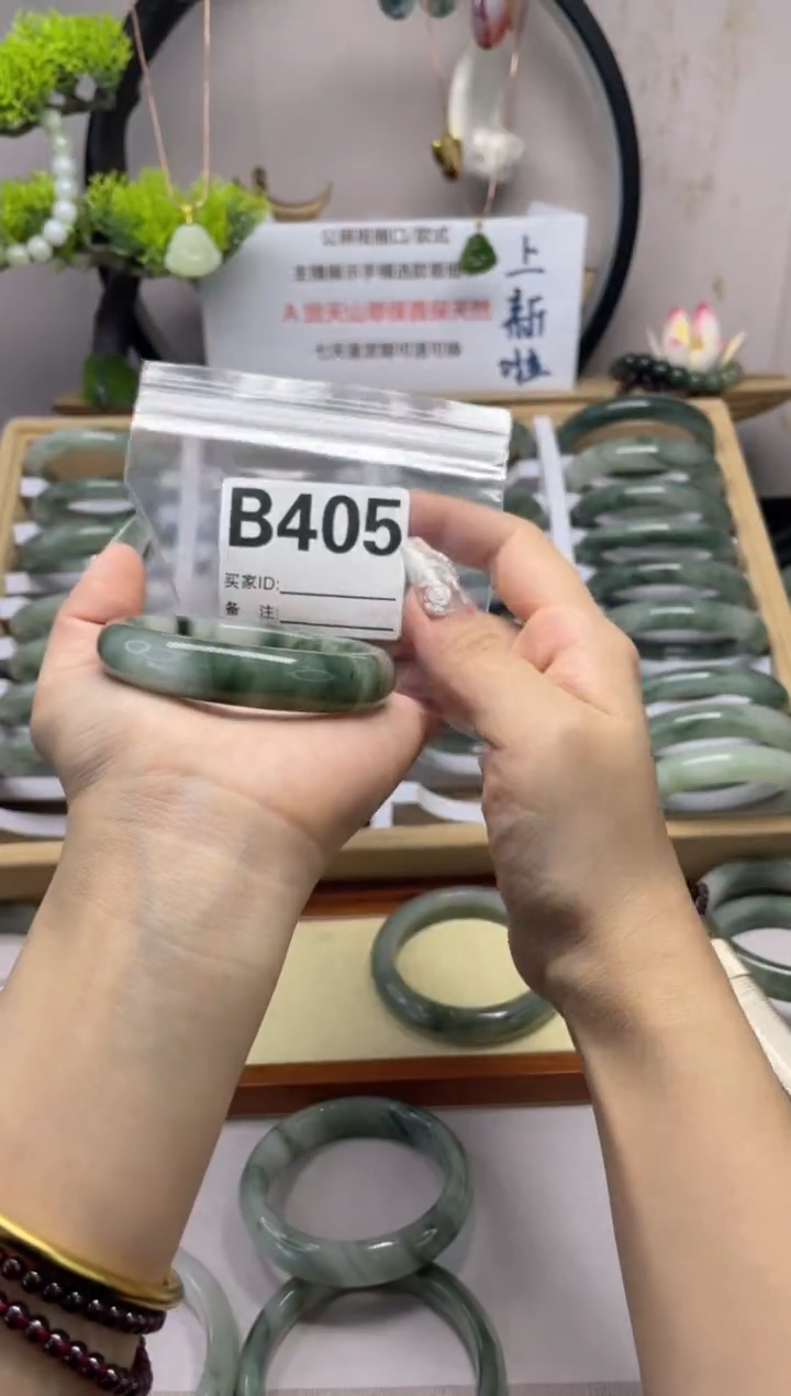 【闪购商品】石英质玉（天山翠）手镯未镶嵌b405