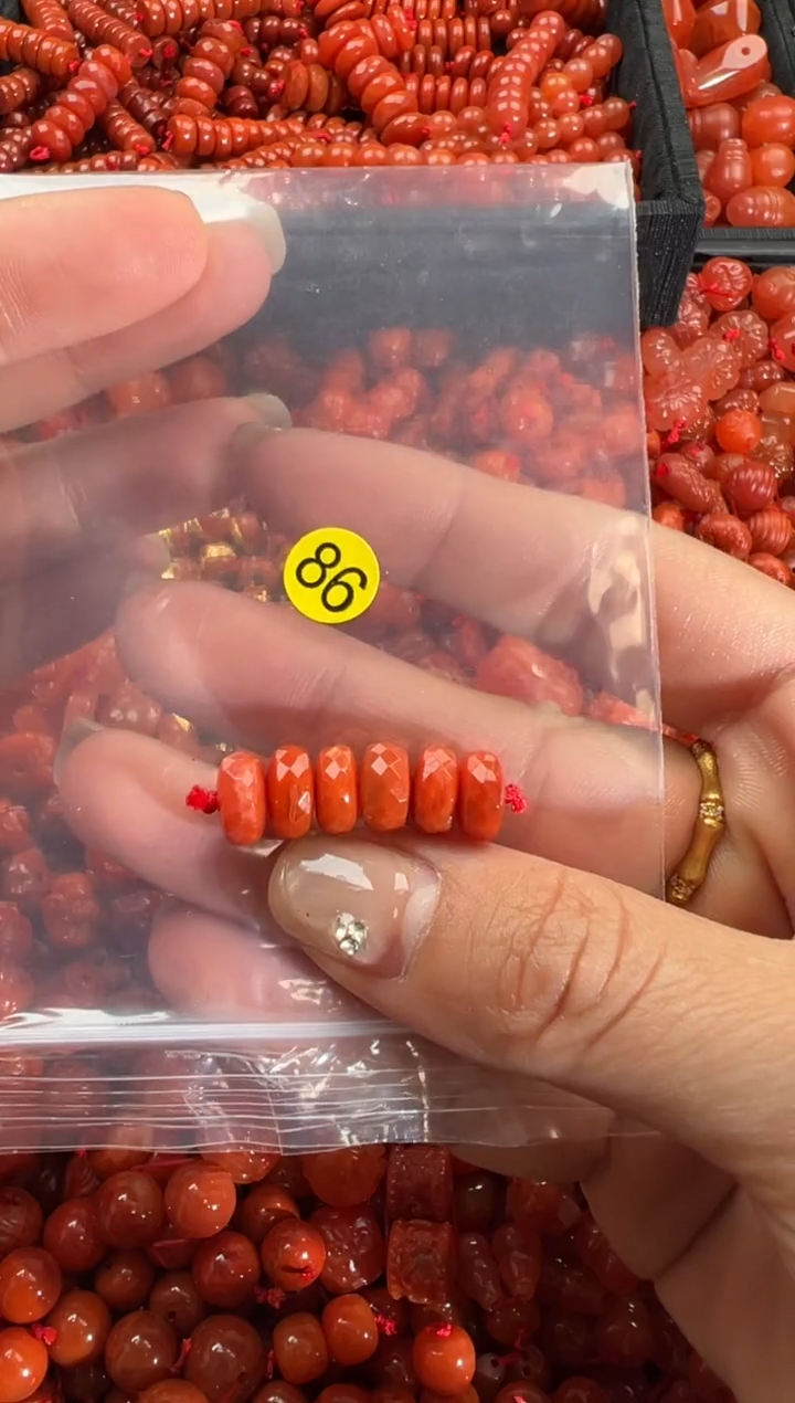 【闪购商品】南红玛瑙颈饰未镶嵌1