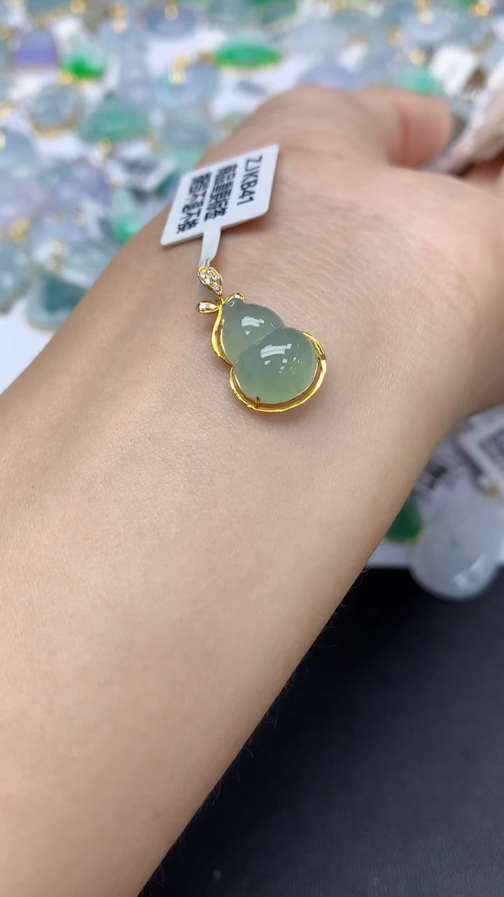 翡翠18K金镶嵌颈饰天然a货翡翠