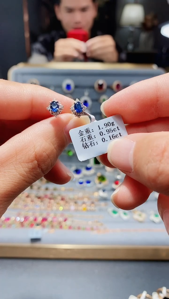 【闪购商品】蓝宝石耳饰铂Pt950镶嵌0.95.