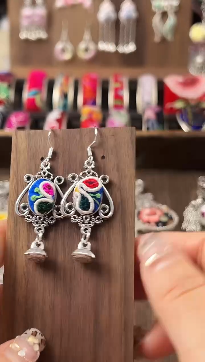 【闪购商品】织绣民族风老绣饰品557