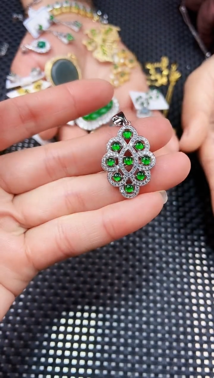 【闪购商品】翡翠吊坠(不含链)未镶嵌111111111