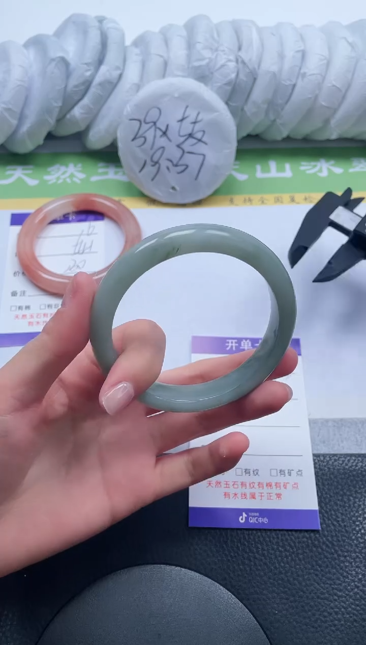 【闪购商品】石英质玉手镯未镶嵌A17-60+