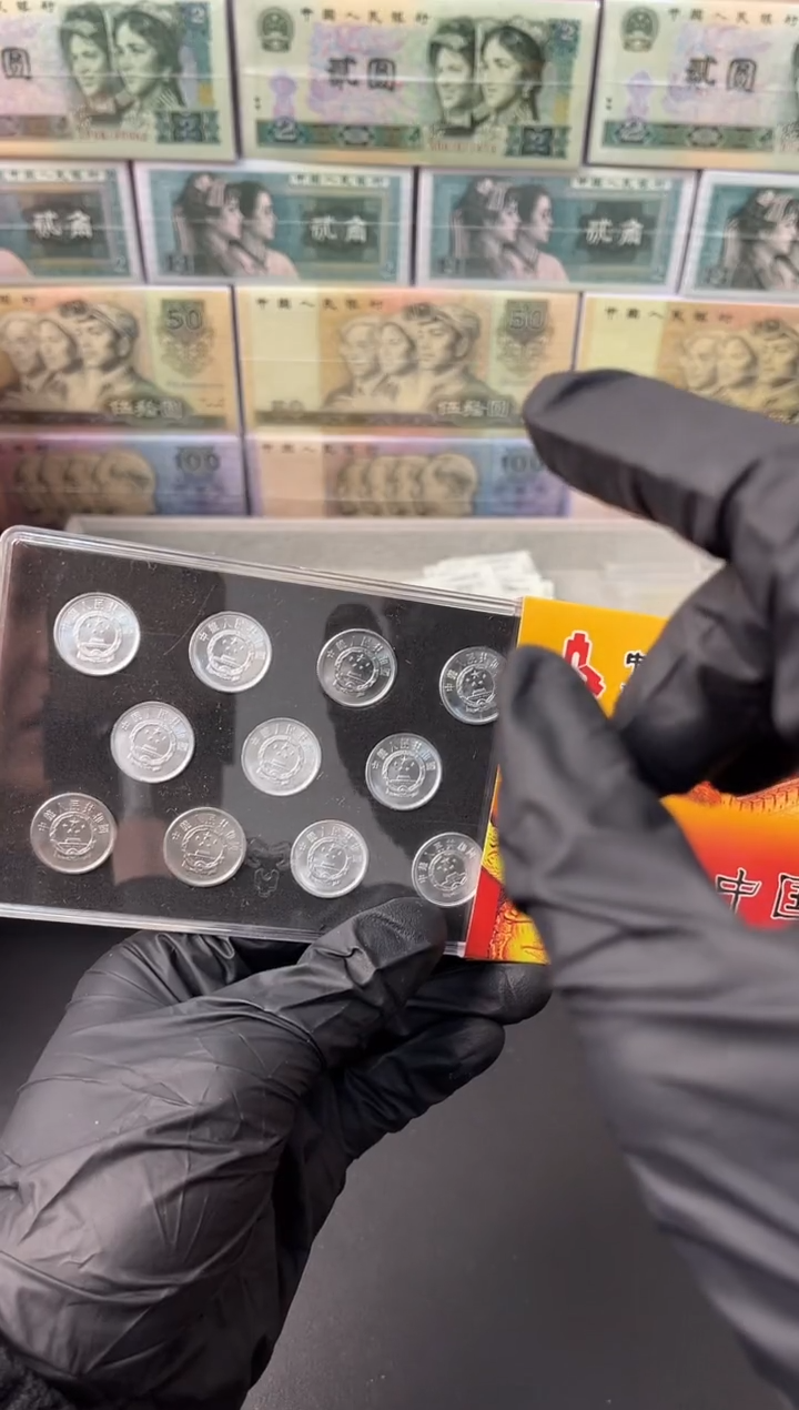 【闪购商品】11枚11个年份小金刚小套装