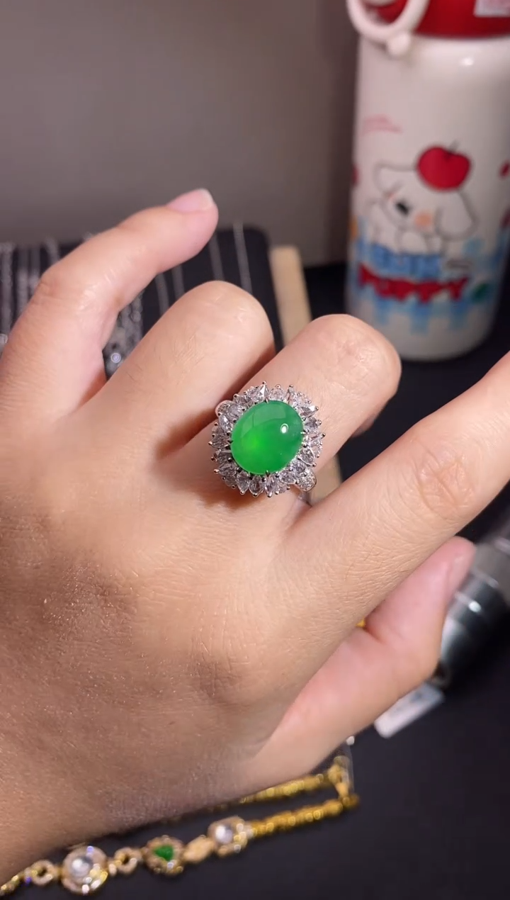 颈饰18K金镶嵌翡翠戒指